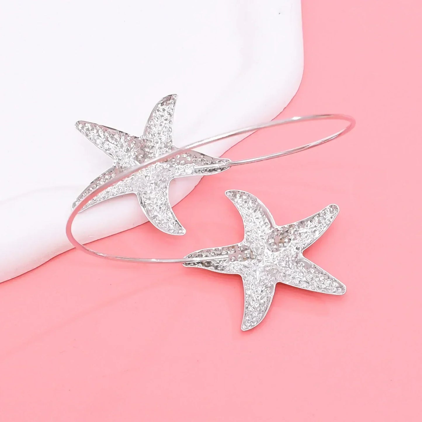 Golden Alloy 2-Starfish Arm Bracelet – Women’s Summer Accessory